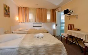 Light Hotel & Hub